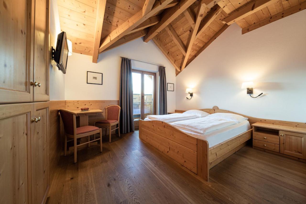 Hotel Torgglhof Caldaro Room photo